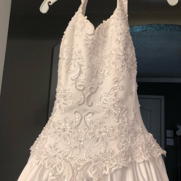 David’s Bridal wedding gown - Picture 3 of 8